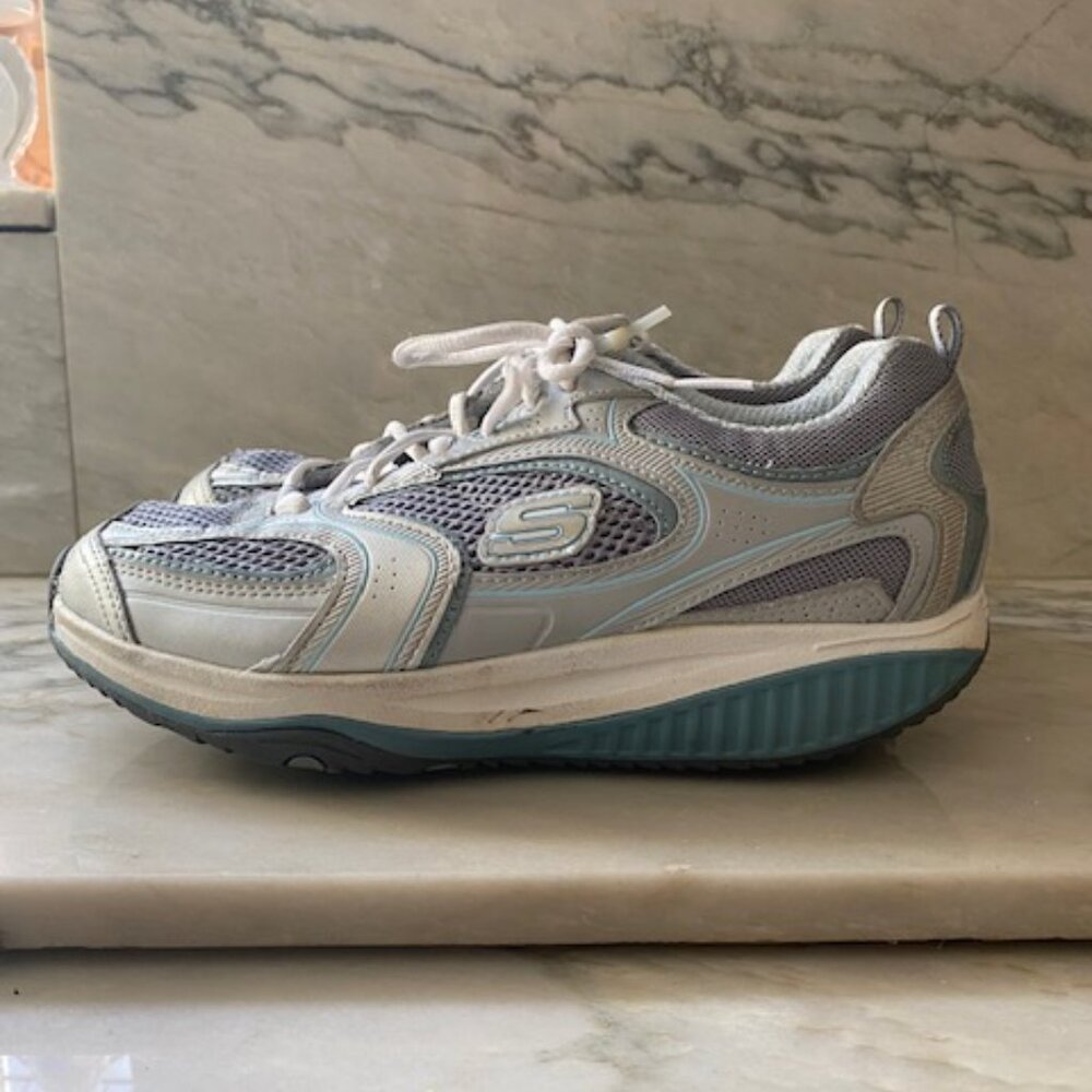 Sketchers Shape Ups White Blue Trim Low Top Lace Ups Toning Cushioned Shoes Size